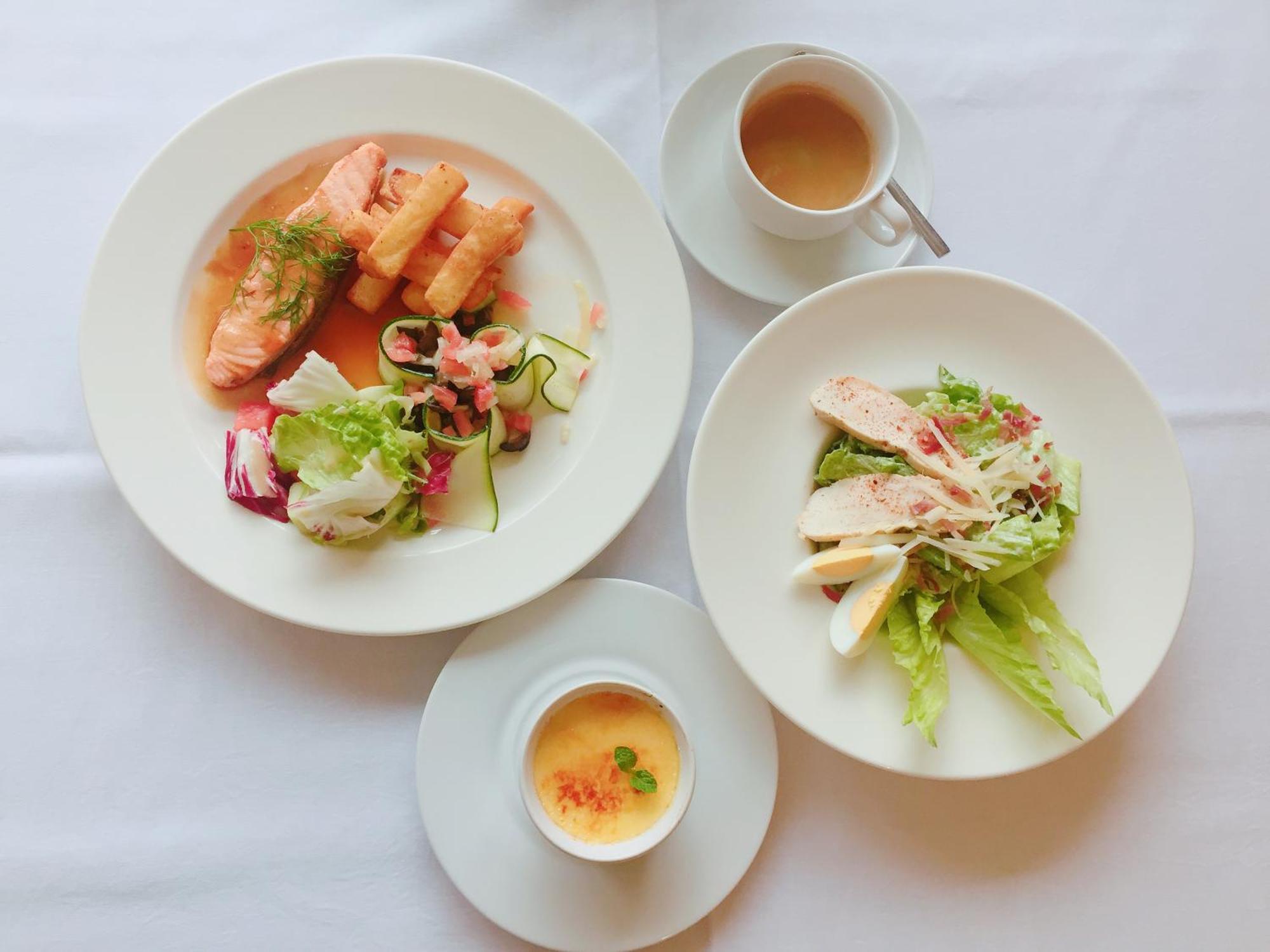 Khách sạn Hilton Garden