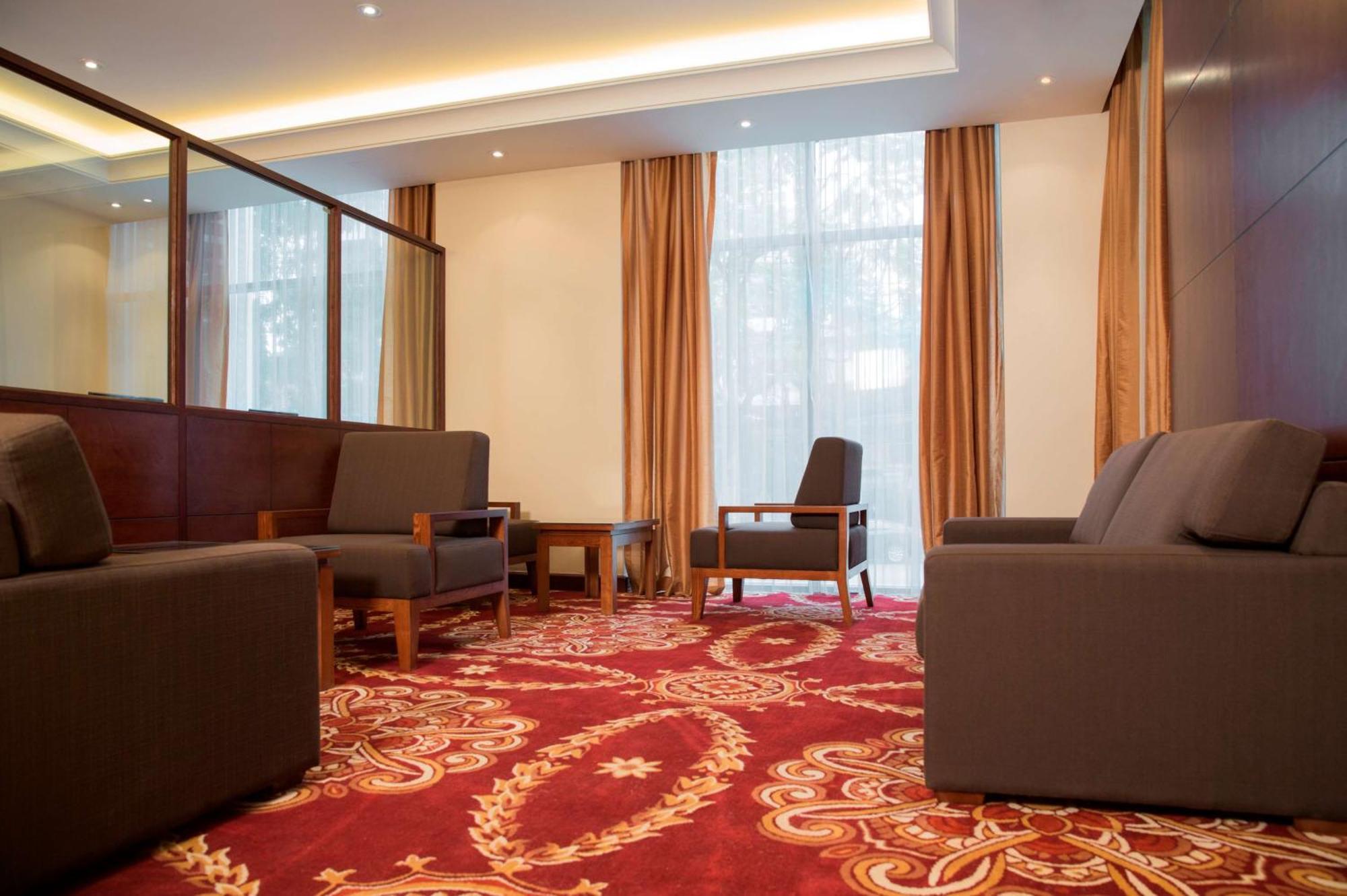 Hilton Garden Khách sạn