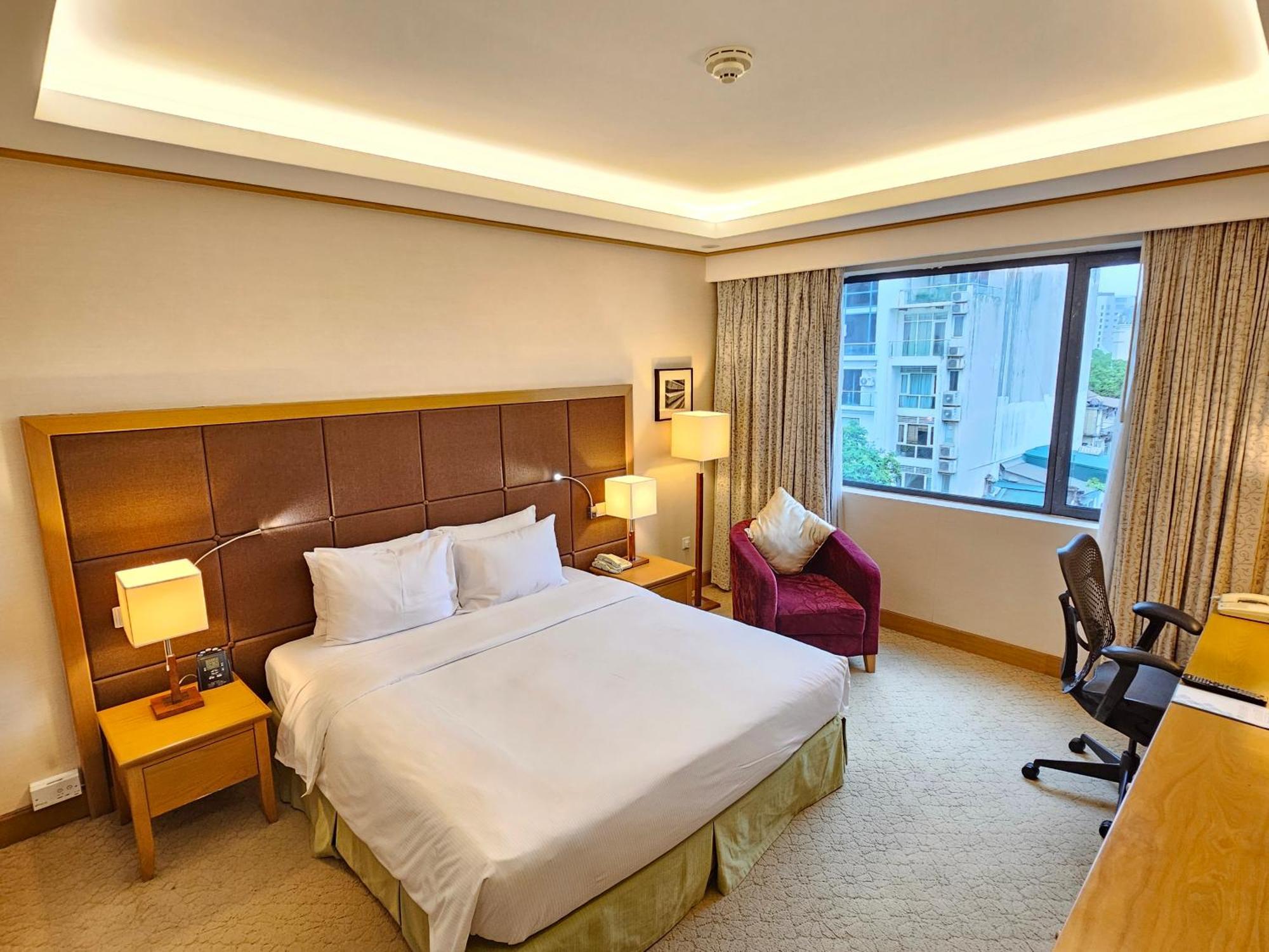 Hilton Garden Khách sạn