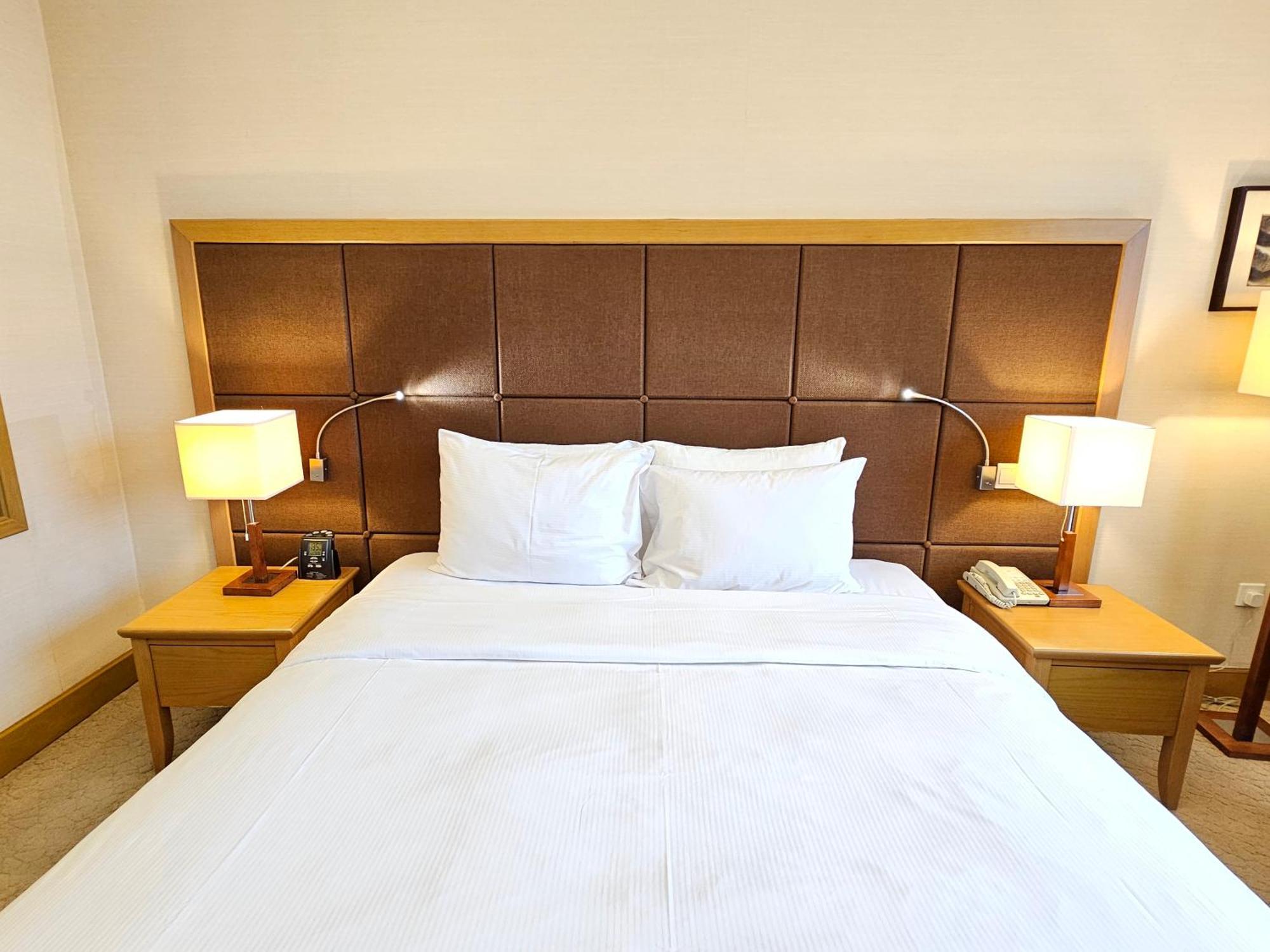 Khách sạn Hilton Garden 4*