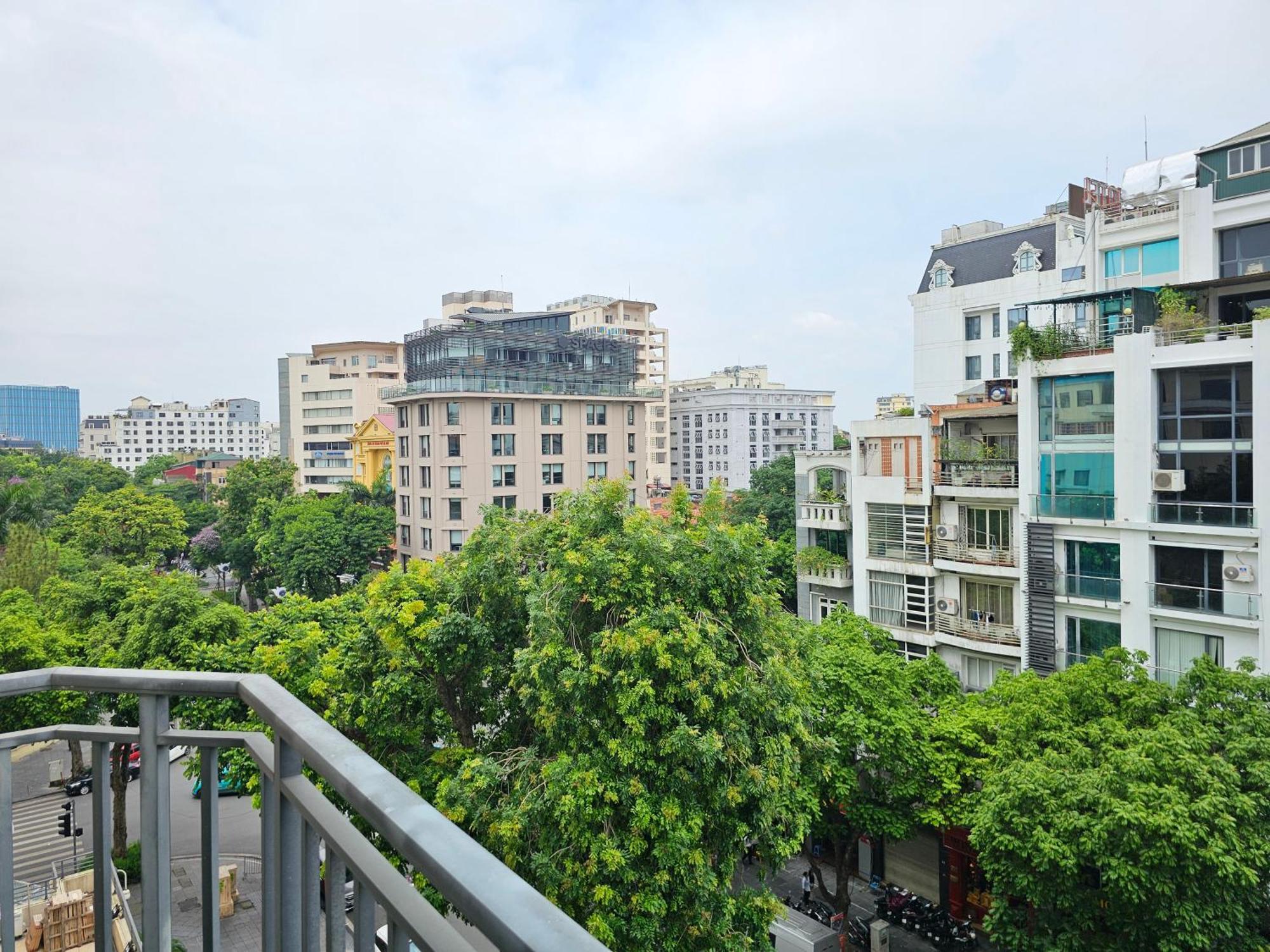 Khách sạn Hilton Garden