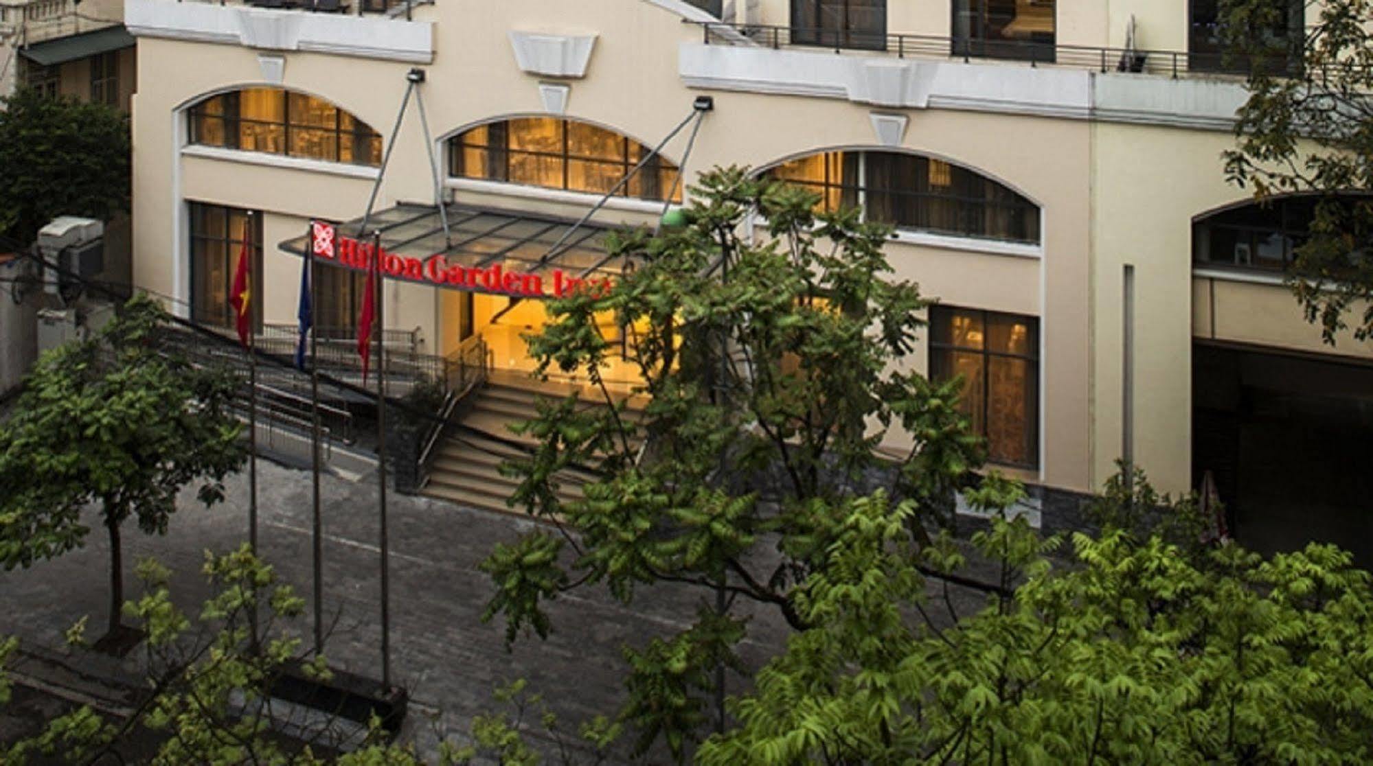 Khách sạn Hilton Garden